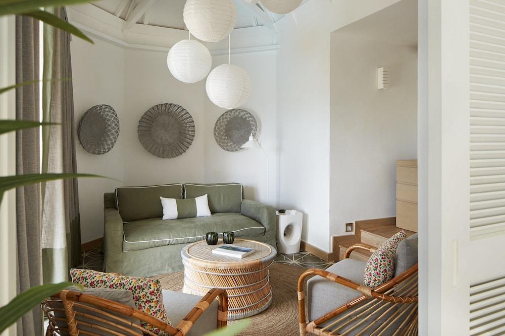 Lux* Grand Gaube Resort & Villas Экстерьер фото A living room