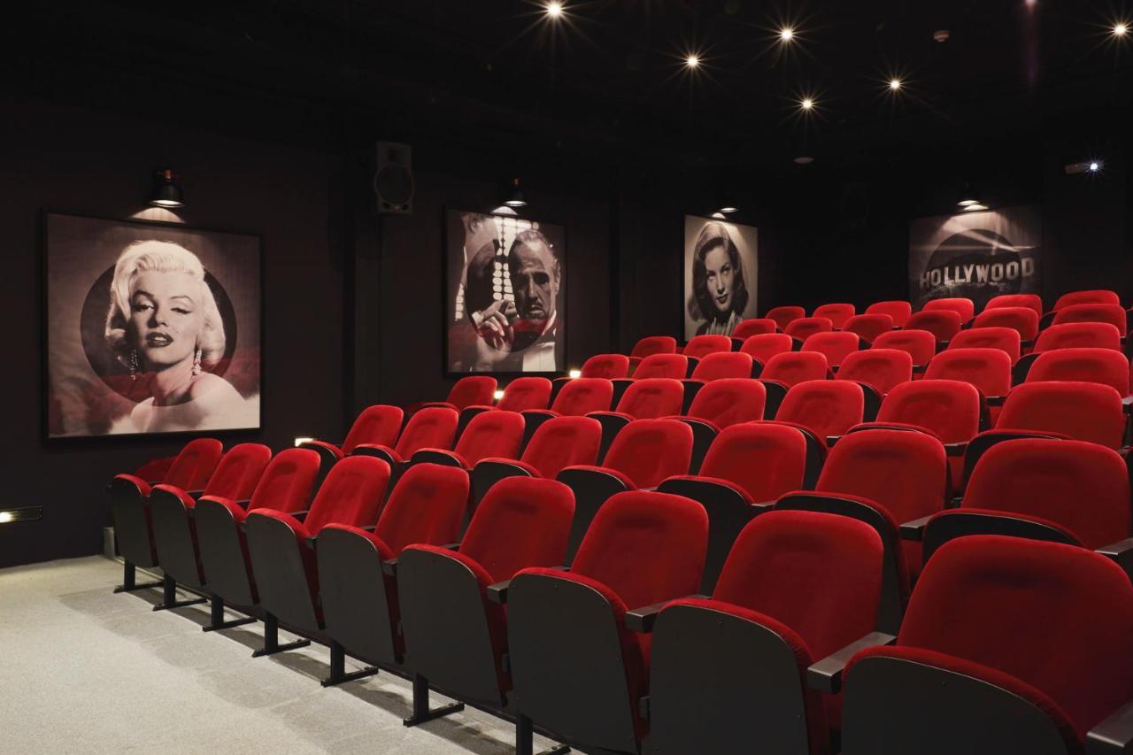 Lux* Grand Gaube Resort & Villas Экстерьер фото The interior of the museum