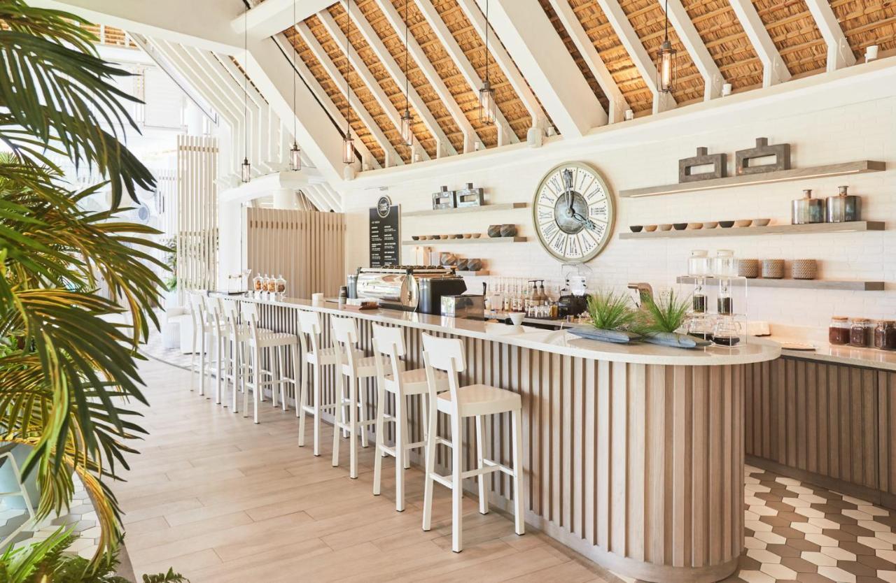Lux* Grand Gaube Resort & Villas Экстерьер фото The interior of the restaurant