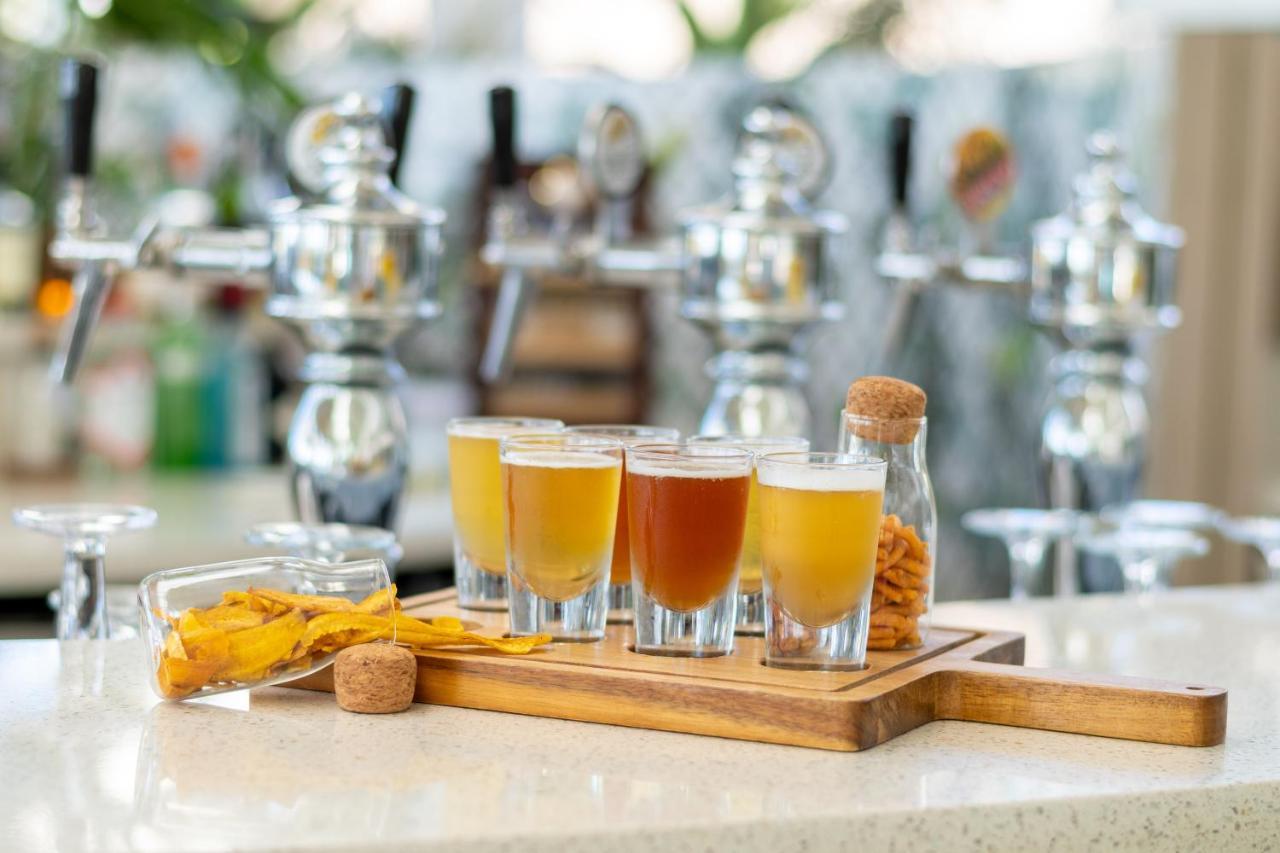 Lux* Grand Gaube Resort & Villas Экстерьер фото Beer tasting