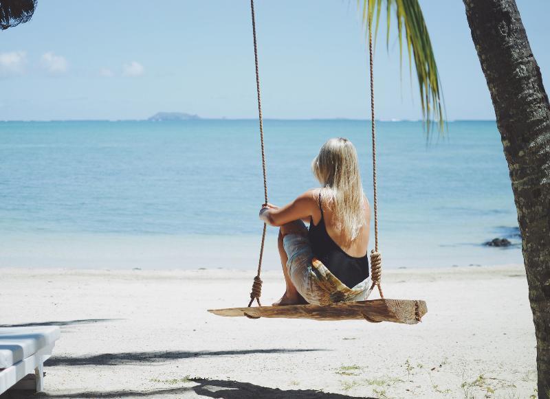 Lux* Grand Gaube Resort & Villas Экстерьер фото A woman on a swing