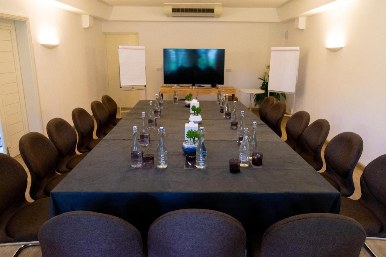 Lux* Grand Gaube Resort & Villas Экстерьер фото The boardroom at the London School of Economics