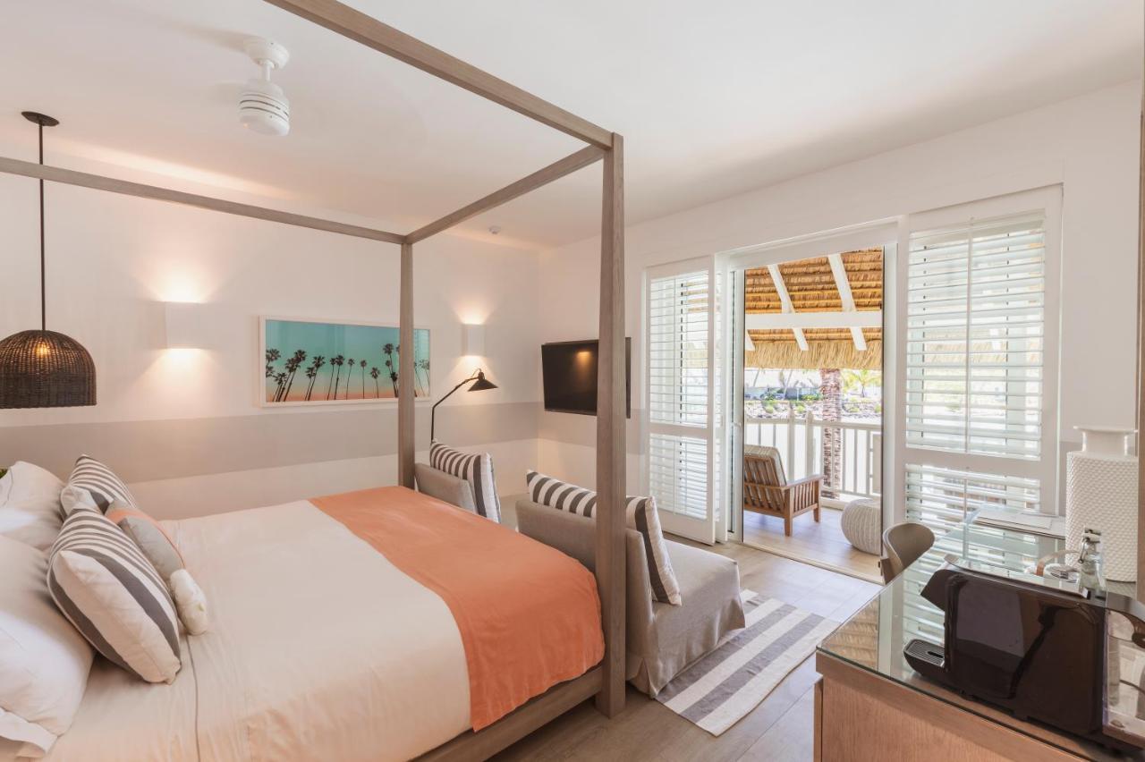 Lux* Grand Gaube Resort & Villas Экстерьер фото A bedroom at the Shore Club